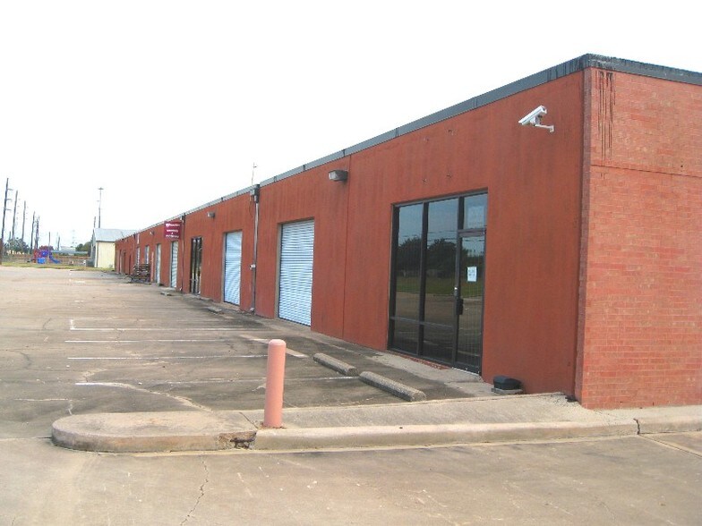 More Photos Of 11210 Steeplecrest, Houston Office For Lease