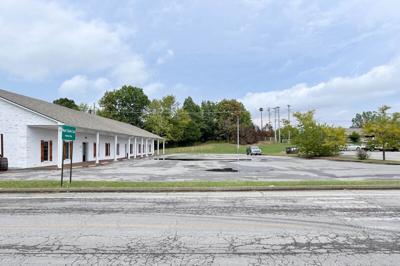 More Photos Of 531-537 Legion Dr, Harrodsburg Medical For Lease