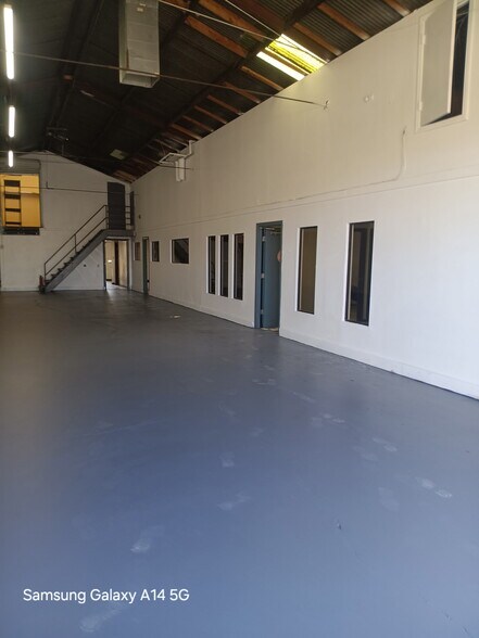 More Photos Of 7822 Salt Lake Ave, Cudahy Warehouse For Lease