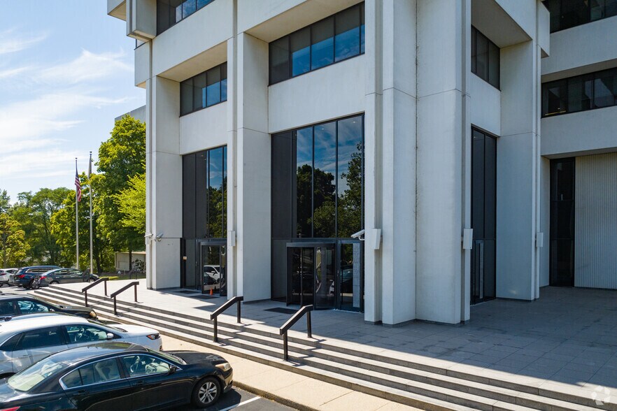More Photos Of 208 Harristown Rd, Glen Rock Office For Lease