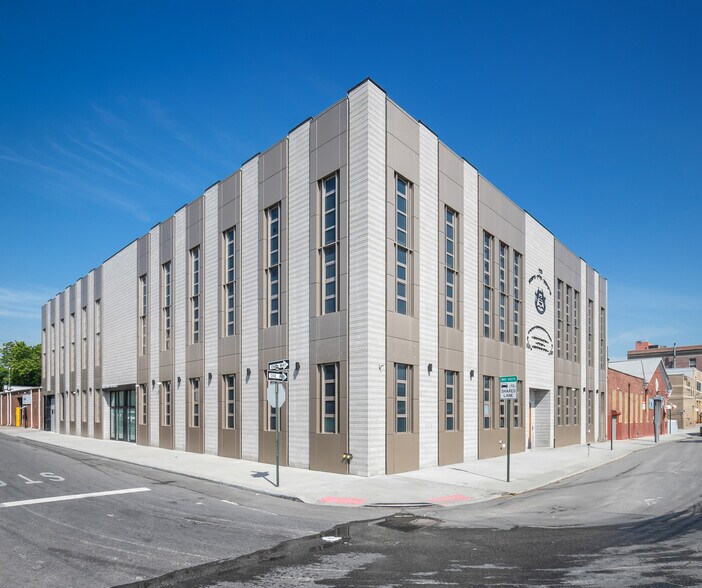 More Photos Of 590 Smith St, Brooklyn Flex For Lease