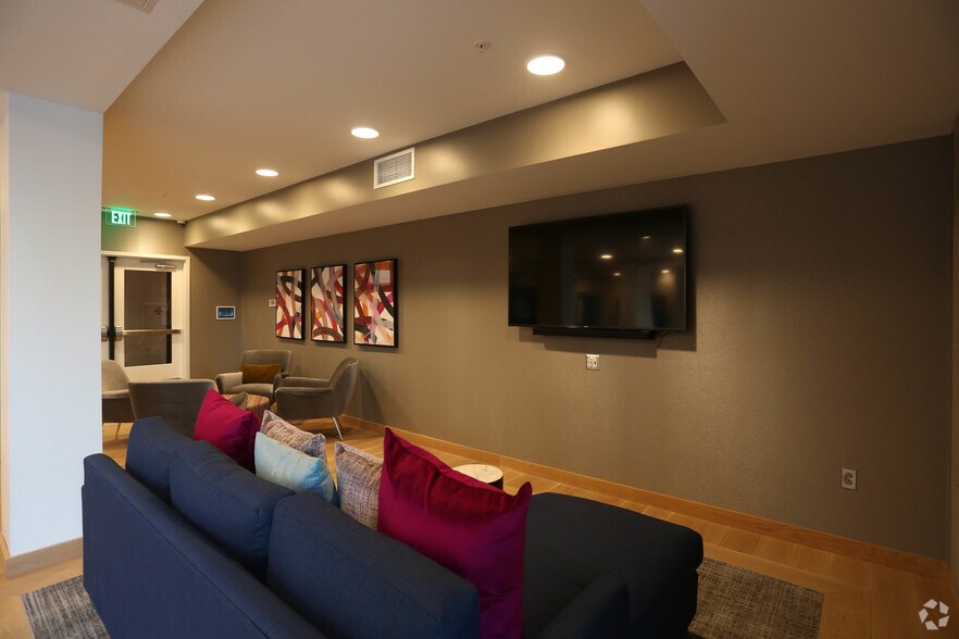 More Photos Of 25-45 N Central Ave, Clayton Apartments For Lease