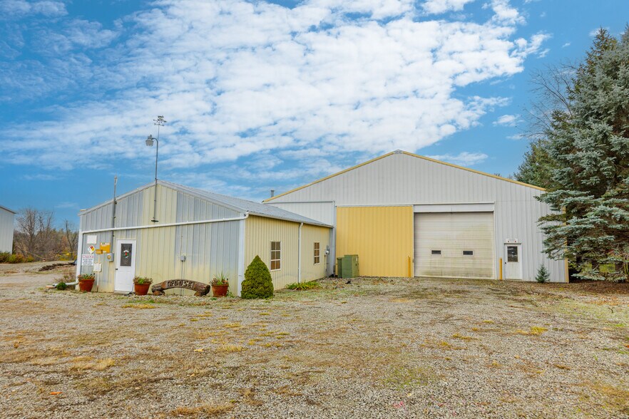 More Photos Of 2090 Idaho Dr, Pella Manufacturing For Sale