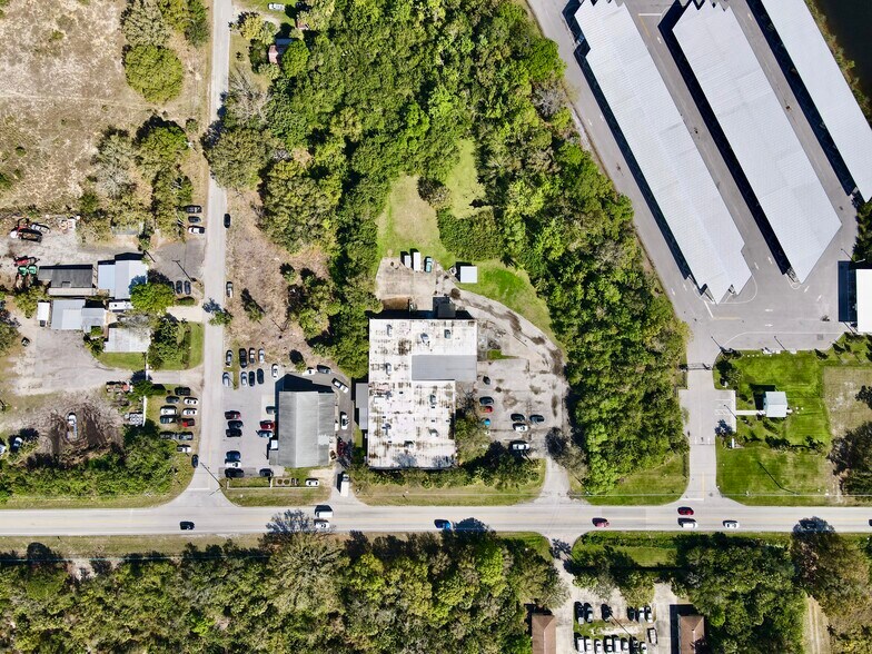 More Photos Of 5400 85th St, Vero Beach Showroom For Sale