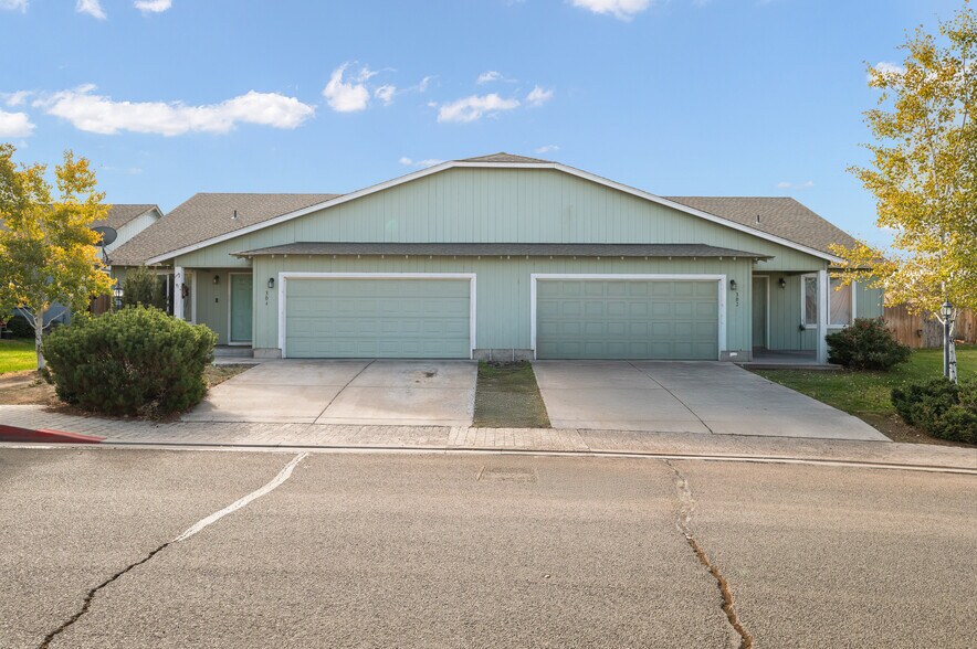 Primary Photo Of 888 SE Kierra Pl, Madras Apartments For Sale