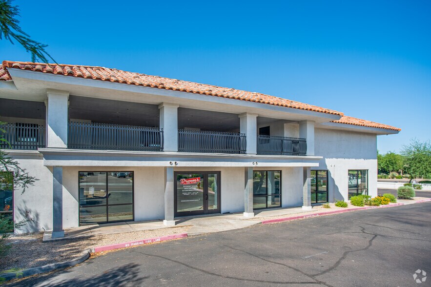 More Photos Of 7995 E Paradise Ln, Scottsdale Showroom For Lease