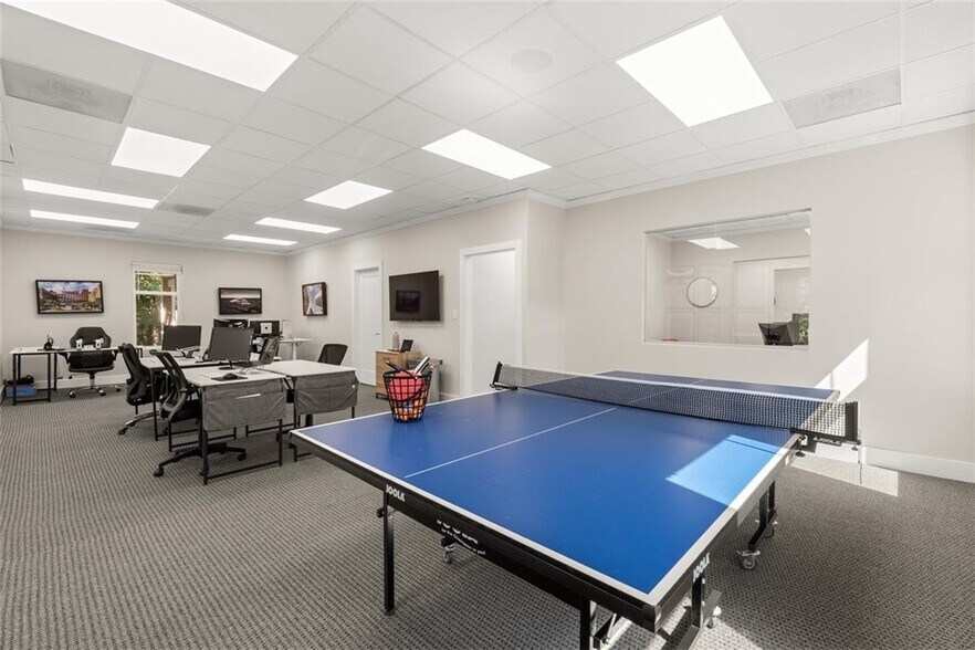 More Photos Of 6111 Peachtree Dunwoody Rd NE, Atlanta Medical For Sale