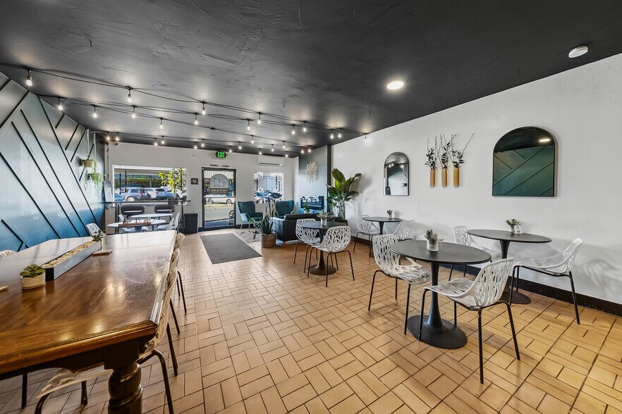 More Photos Of 239 SE G St, Grants Pass General Retail For Sale