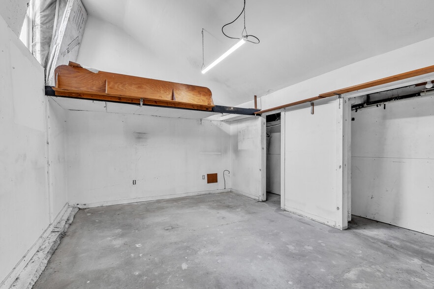 More Photos Of 203 Long Plain Rd, Whately Service For Sale