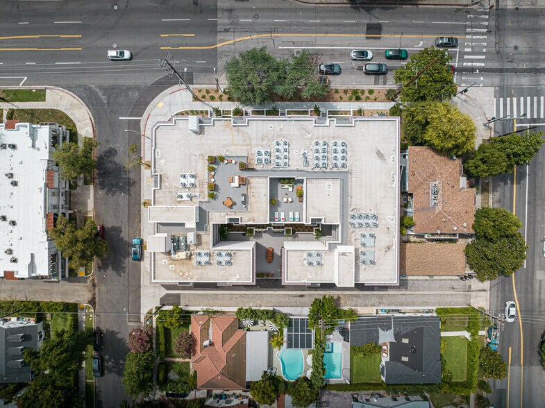 More Photos Of 10555 Bloomfield St, Toluca Lake Apartments For Sale
