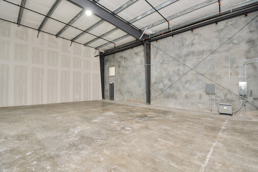 More Photos Of 12425 W Airport Blvd, Sugar Land Flex For Sale