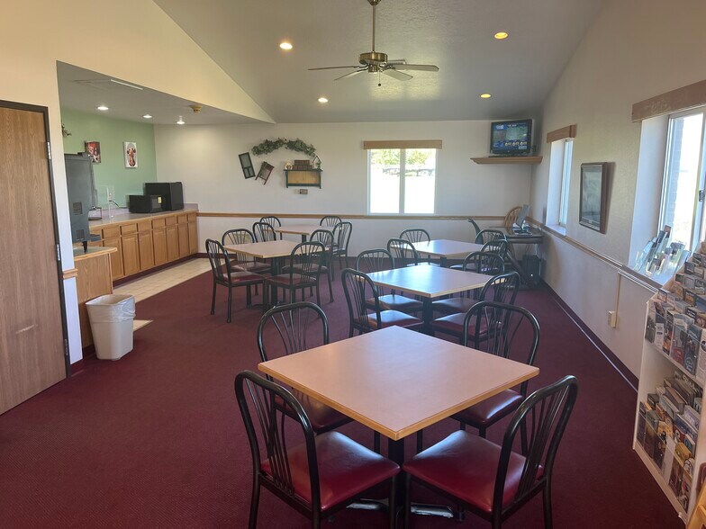 More Photos Of 804 Western Heights Cir, Hillsboro Hotel For Sale