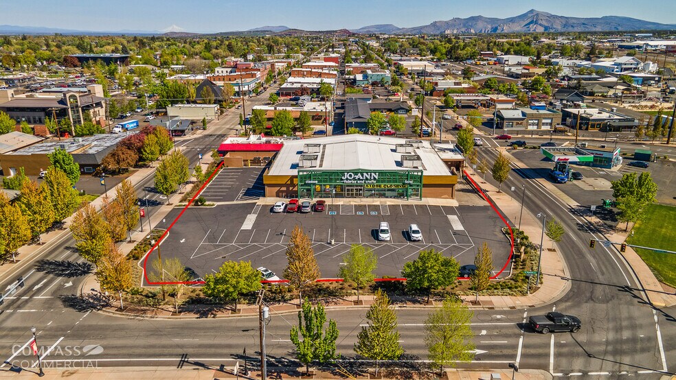 More Photos Of 732 SW 6th St, Redmond Freestanding For Lease