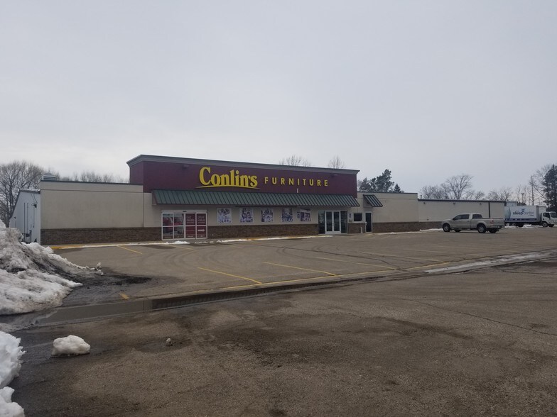 More Photos Of 310 34th Ave W, Alexandria Freestanding For Sale