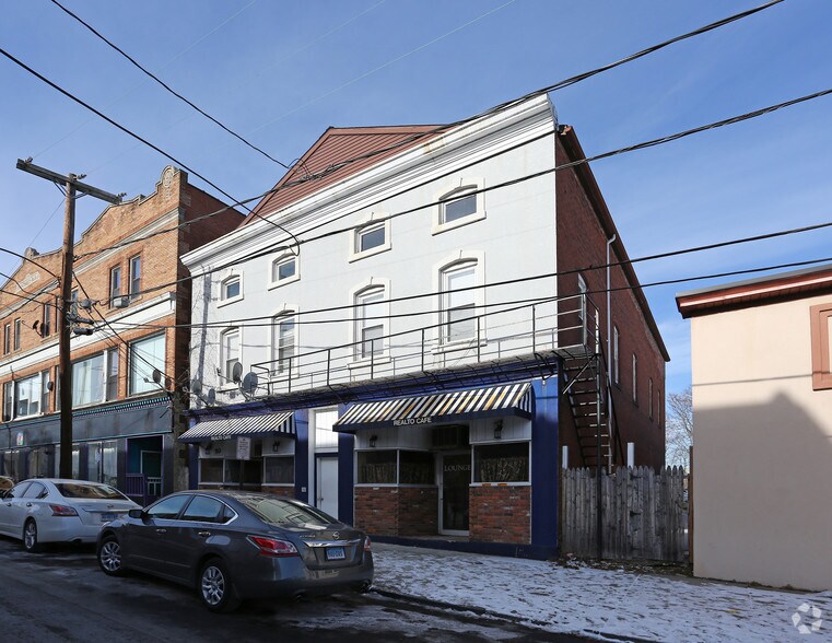 Primary Photo Of 50 Rappallo Ave, Middletown Storefront Retail Residential For Lease