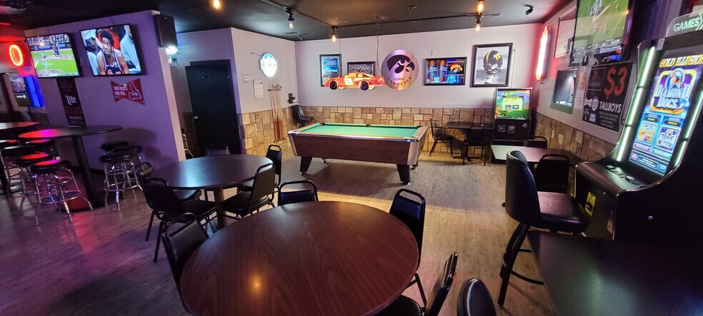 More Photos Of 1930 SE 6th St, Des Moines Restaurant For Sale