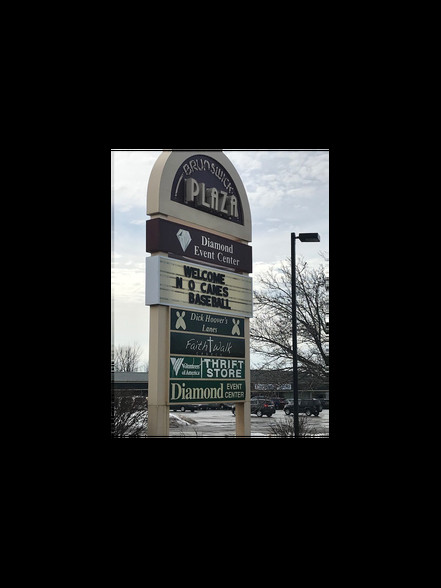 Primary Photo Of 1480 Pearl Rd, Brunswick Storefront Retail Office For Lease