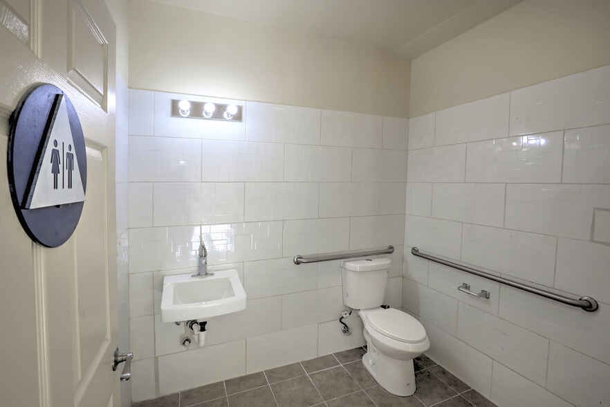 More Photos Of 186 Bell Way, Ventura Apartments For Sale