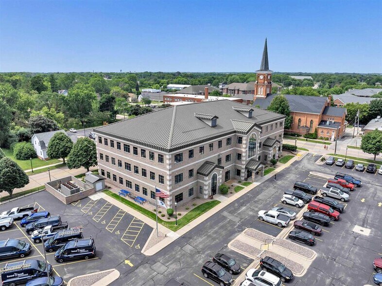 More Photos Of 325 Reid St, De Pere Office For Lease
