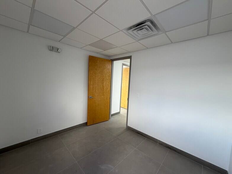 More Photos Of 5170 N Federal Hwy, Fort Lauderdale Storefront Retail Office For Lease