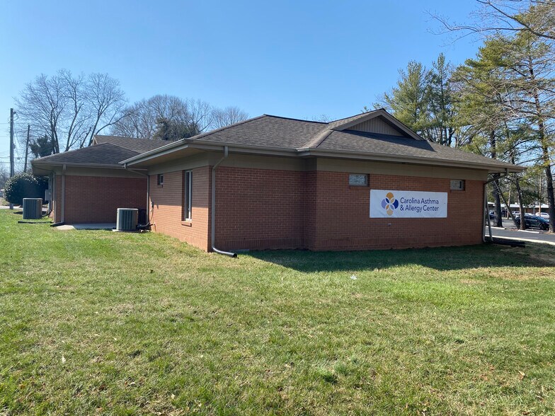 More Photos Of 114 Lee St, Shelby Medical For Sale