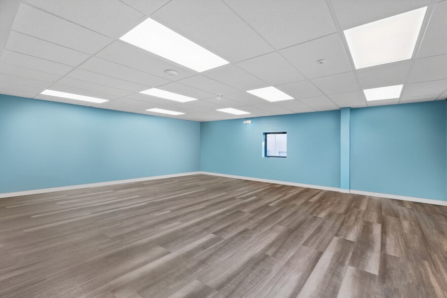 More Photos Of 2580-2590 SE Willoughby Blvd, Stuart Warehouse For Sale