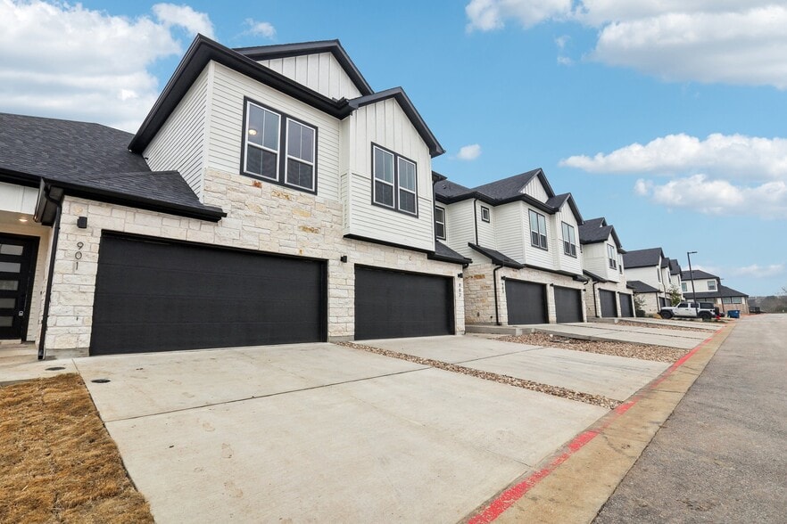 More Photos Of 2600 Gattis School Rd, Round Rock Multifamily For Sale