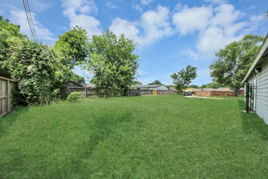 More Photos Of 8346 Howard Dr, Houston Loft Creative Space For Sale