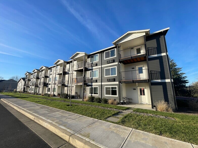 Primary Photo Of 354 S 8th St, Carlton Multifamily For Sale