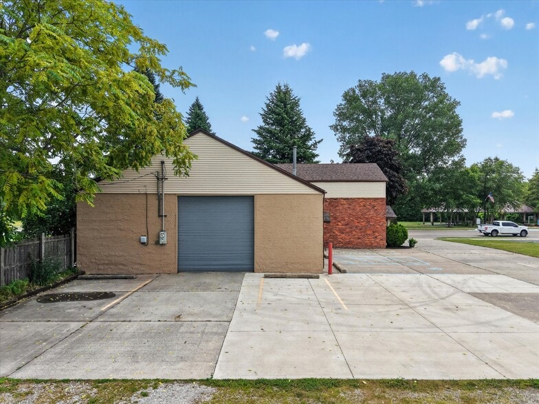 More Photos Of 36050 Goddard Rd, Romulus Auto Repair For Sale