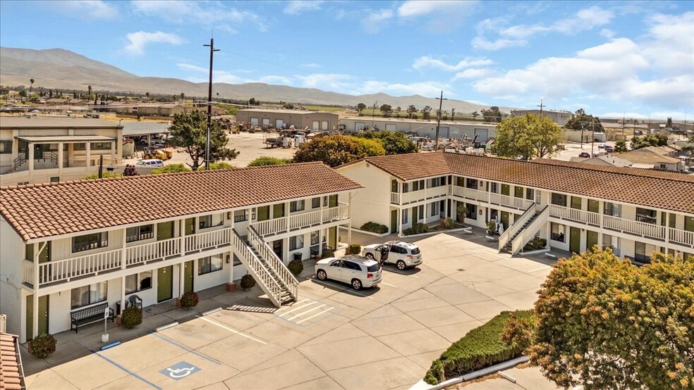 More Photos Of 1013 Front St, Soledad Hotel For Sale
