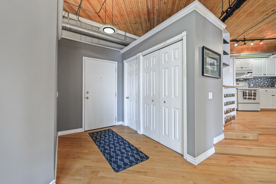 More Photos Of 535 10th Ave SW, Calgary Apartments For Sale