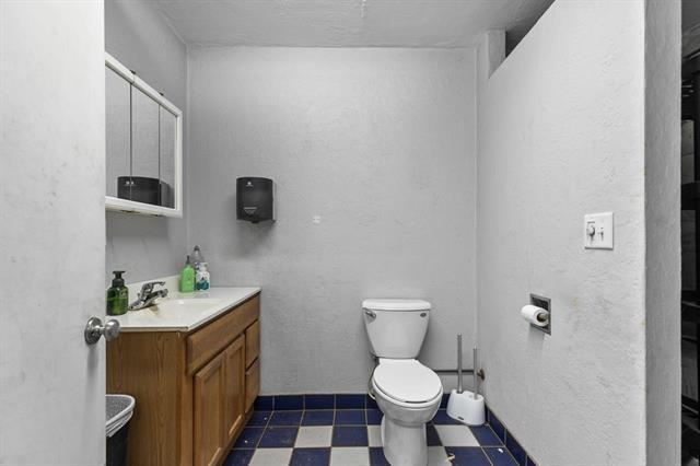 More Photos Of 8889 Oakwood Ave, Neenah Service For Sale