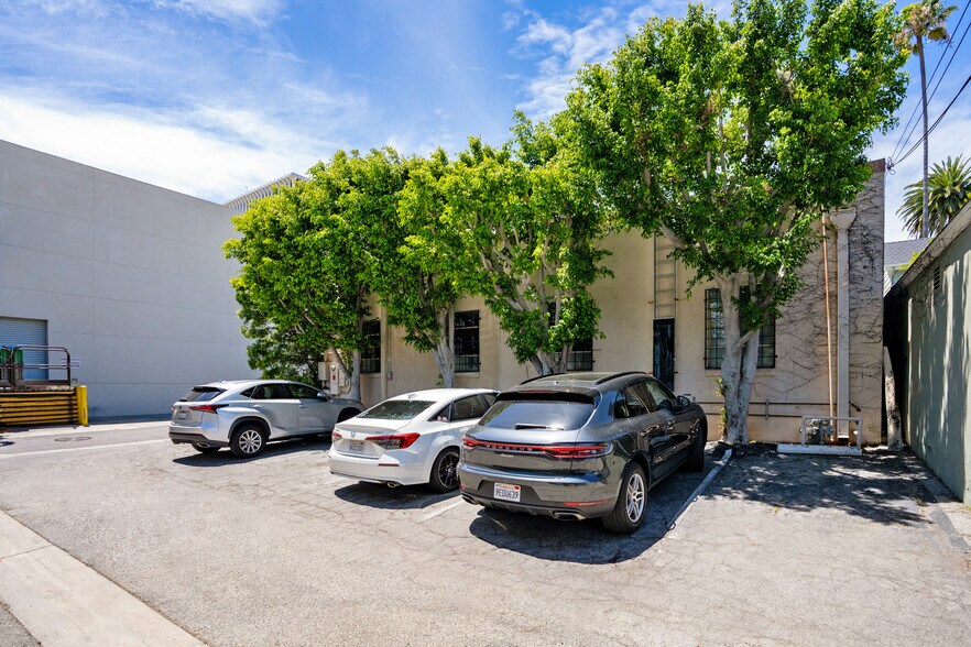 More Photos Of 110 N Doheny Dr, Beverly Hills Office For Sale