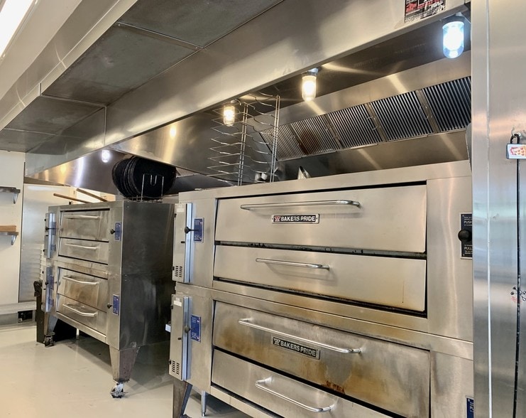 More Photos Of 1837 E 7th St, Long Beach Restaurant For Lease