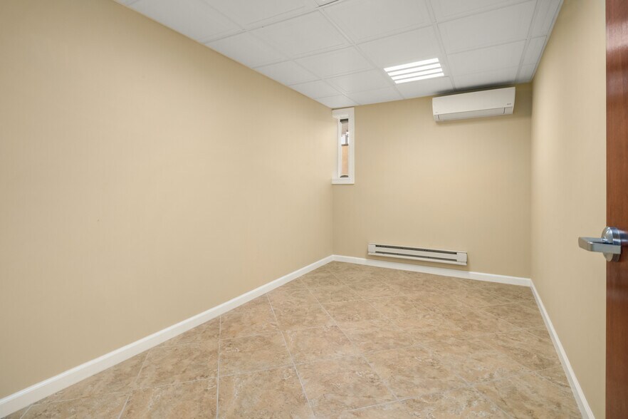 More Photos Of 1145 Bordentown Ave, Parlin Medical For Lease