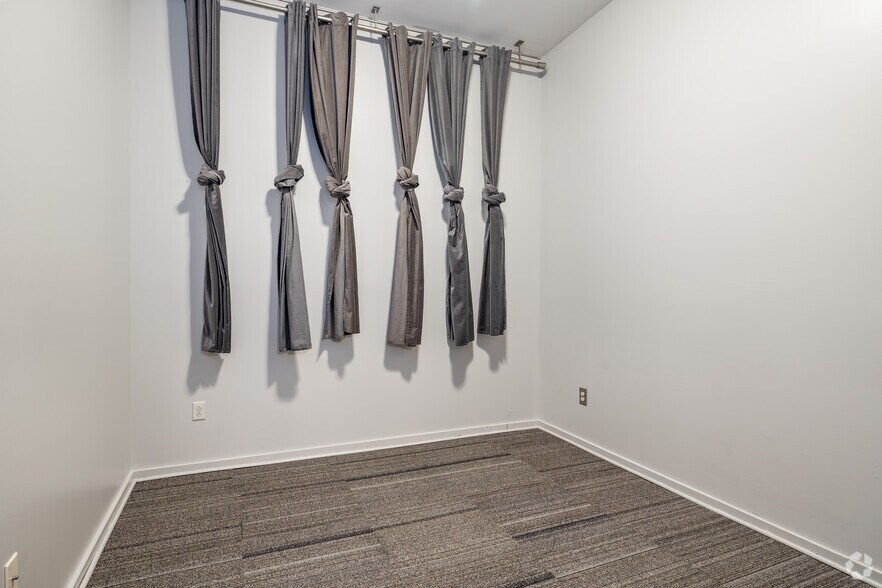 More Photos Of 21 W North St, Akron Apartments For Lease