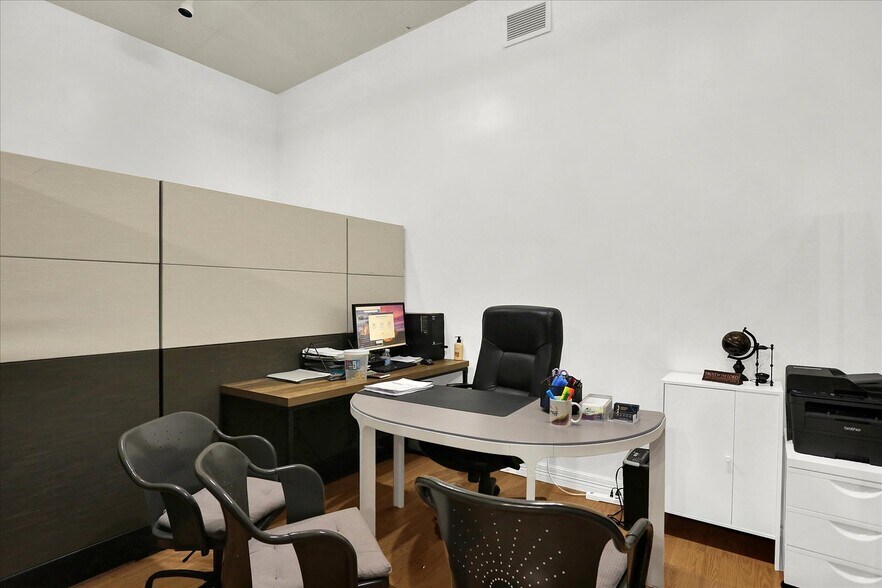 More Photos Of 1201 S Parker Rd, Denver Medical For Sale