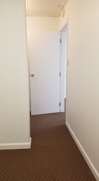 More Photos Of 515 Woodcrest Dr, Bloomington Medical For Lease