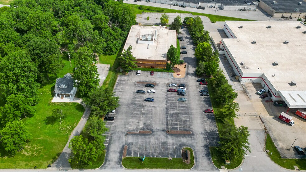 More Photos Of 141 Market Place Dr, Fairview Heights Office For Sale