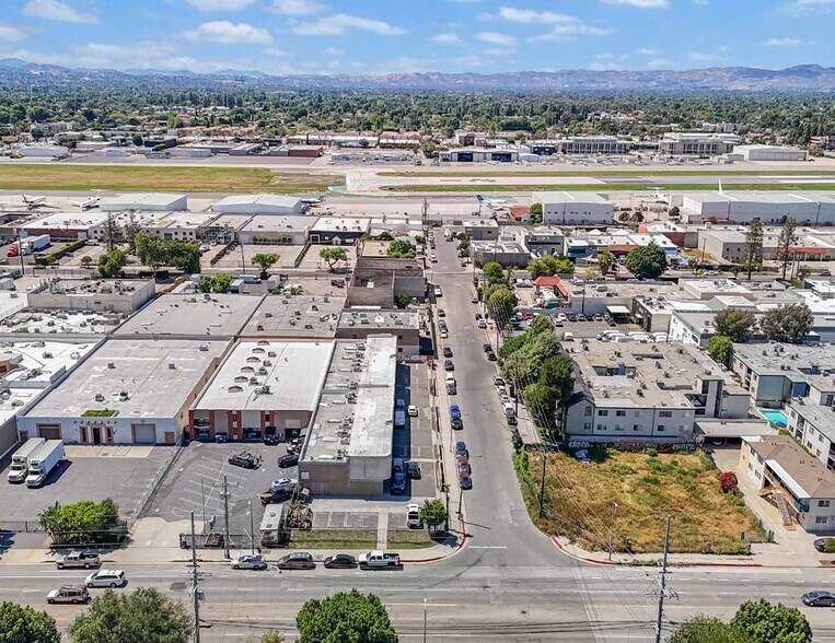 More Photos Of 16102-16116 Hart St, Van Nuys Warehouse For Sale