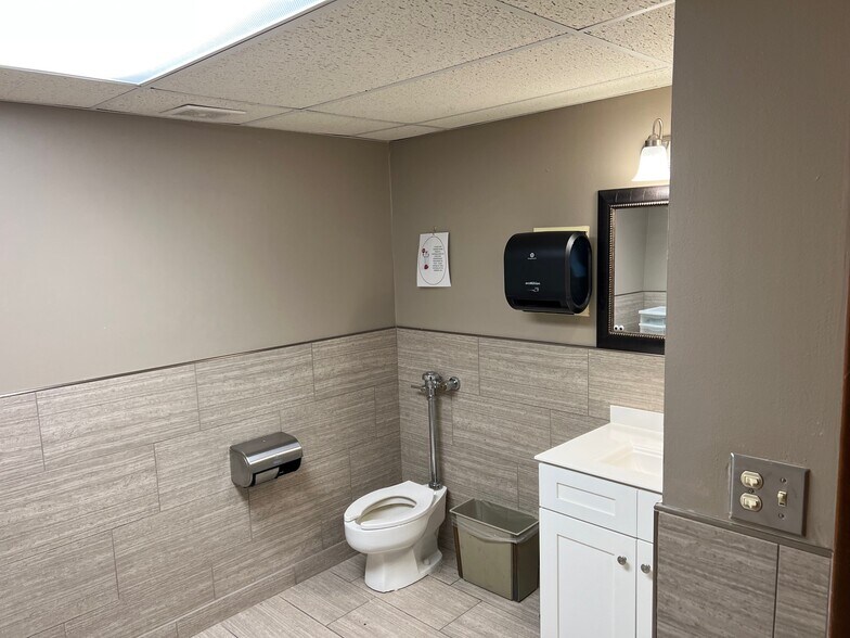 More Photos Of 435 E North St, Bradley Bank For Sale