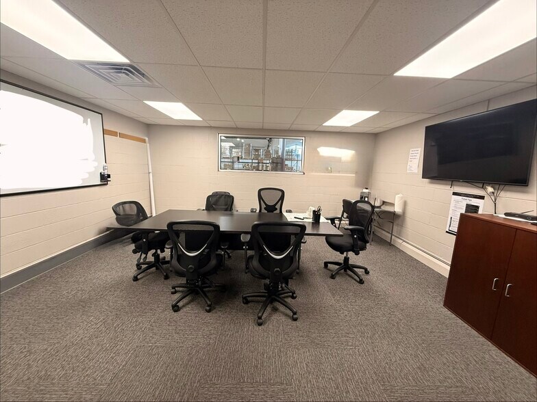 More Photos Of 1709 E Hwy 20, Lawton Warehouse For Lease