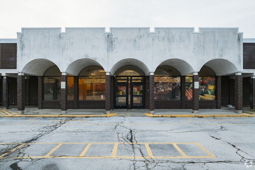 More Photos Of 134-146 S 5th St, Fremont Freestanding For Lease