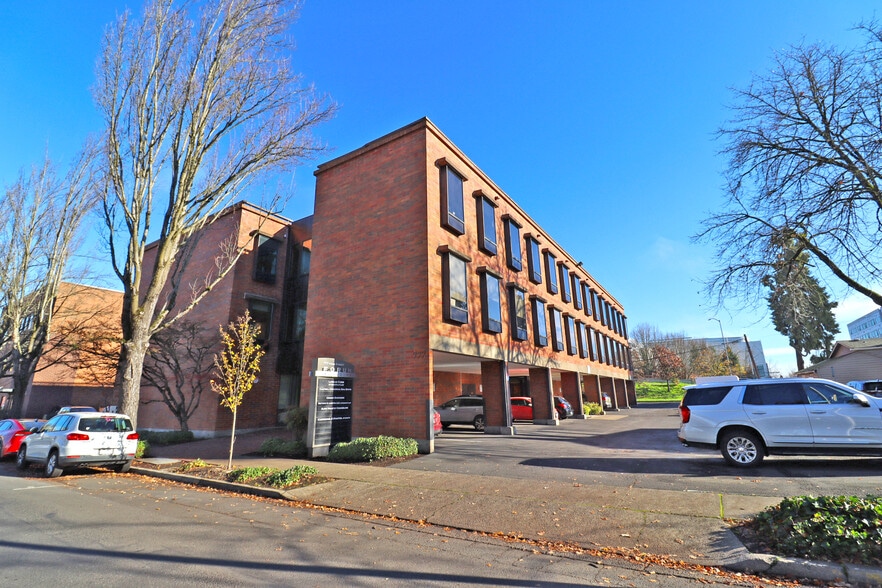 More Photos Of 777 High St, Eugene Office For Lease
