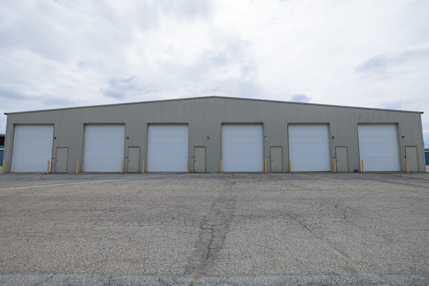 More Photos Of 1823 E 53rd St, Anderson Self Storage For Lease