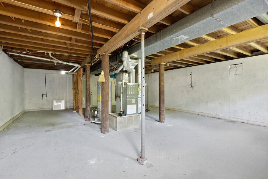 More Photos Of 17423 Wilson St, Dumfries Multifamily For Sale
