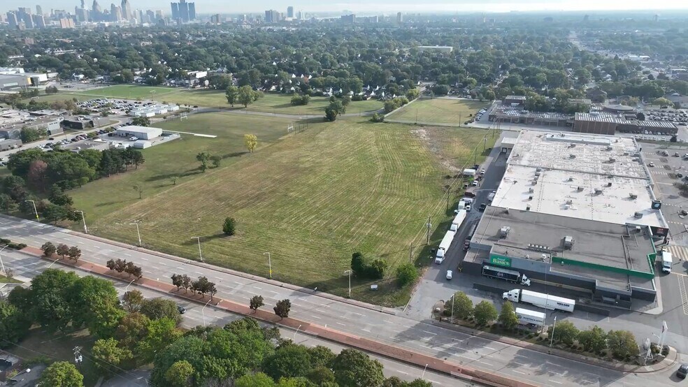 Primary Photo Of 1370 Huron Church Road Rd, Windsor General Retail For Lease