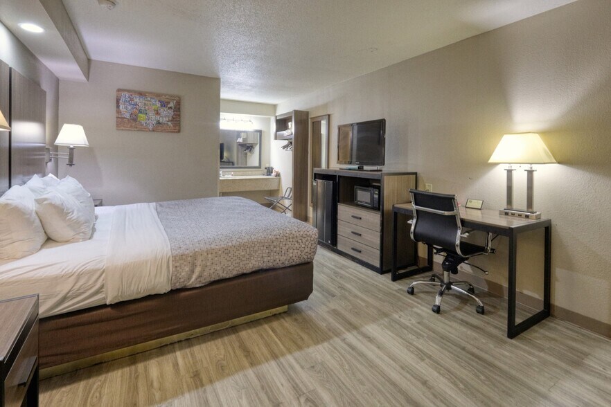 More Photos Of 221 S US Highway 77 Byp, Kingsville Hotel For Sale