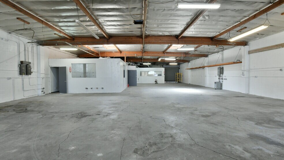 More Photos Of 900 W Hyde Park Blvd, Inglewood Warehouse For Lease